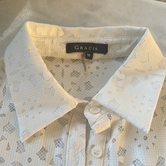 Gracia White Button Down Top with Geometric Design - Size Medium - Picture 6 of 12